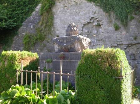 Dinant - monument allemand - 35.4 ko Dinant - monument allemand - 35.4 ko