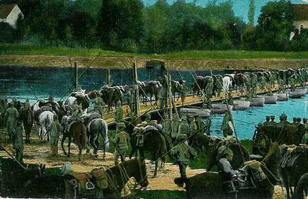 Cavalerie allemande sur un pont de bateaux - 40.7 ko Cavalerie allemande sur un pont de bateaux - 40.7 ko
