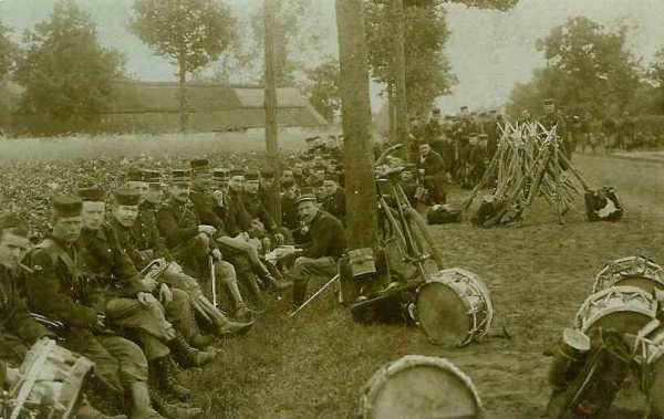 Colonne de l’armée belge - 30.1 ko Colonne de l’armée belge - 30.1 ko