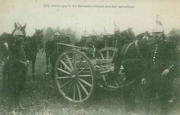 Cuirassiers français avec une mitrailleuse - 21.5 ko Cuirassiers français avec une mitrailleuse - 21.5 ko