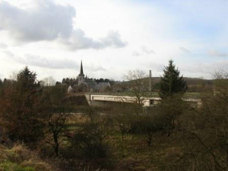 Fontaine-Valmont - le pont-rail - 19.3 ko