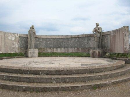 Monument aux dfenseurs du Grand Couronn (Sainte-Genevive) - 26.3 ko