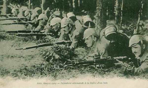Infanterie allemande  la lisire d’un bois - 34 ko