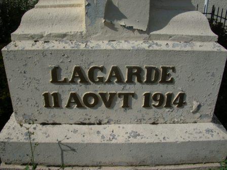 Lagarde - monument franais (dtail) - 31.6 ko