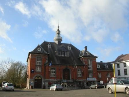 Lobbes - La maison communale rebtie aprs l’incendie - 20.6 ko