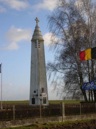 Lobbes - Le phare du cimetire franais - 28.3 ko