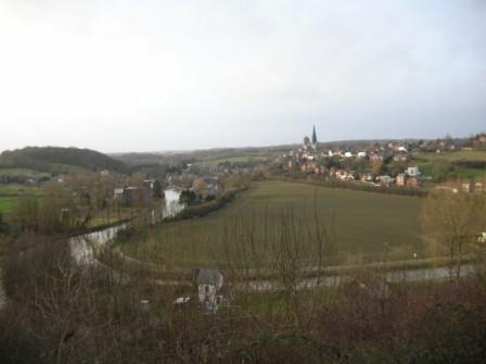 Lobbes - La boucle de la Sambre avec  gauche le plateau du Heuleu - 16.4 ko