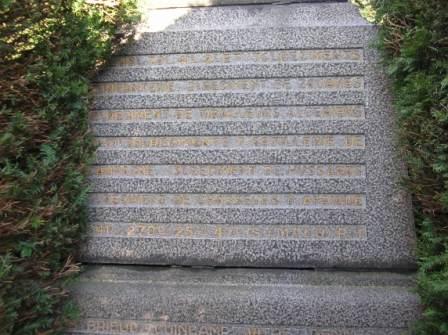 Arsimont - Monument du 10e corps d’arme franais - dtail - 35.8 ko