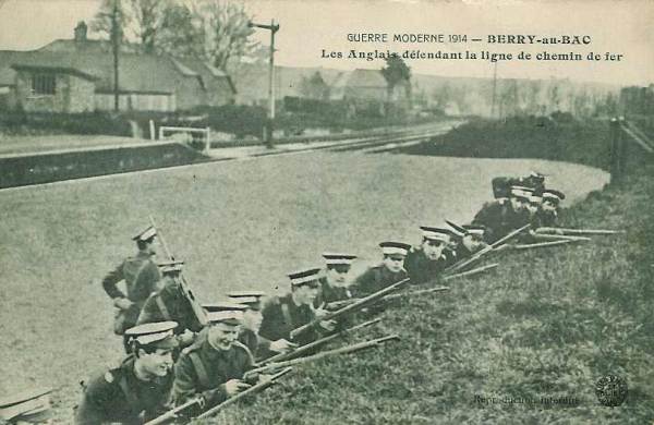 Troupes anglaises défendant une ligne de chemin de fer à Berry-au-Bac - 39.1 ko
