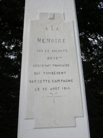 Leernes - monument du 28e R.I. - dtail - 18.3 ko