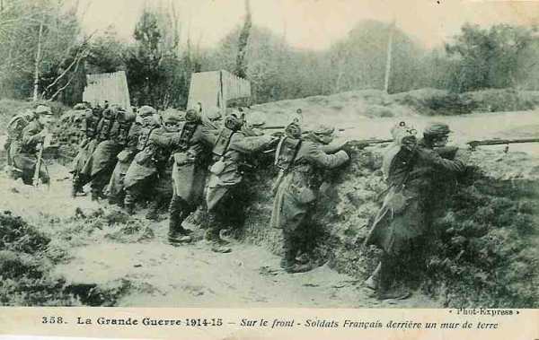 Infanterie franaise derrire un mur - 34.6 ko